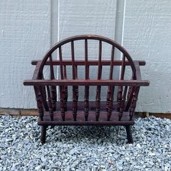 Vintage Wagon Wheel Spindle Magazine Holder Stand