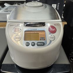 Tiger JAH-T10U 5.5-Cup Microcomputer Controlled Rice Cooker Good in Working Condition