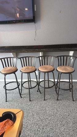 Set of 4 Swivel Bar Stools