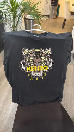 Nice Kenzo  black shirt size 2XL. Fits more like a 1XL