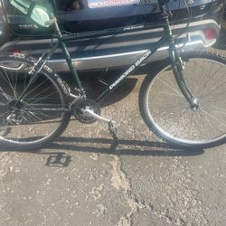 Diamondback mountain bike, great condition great running and ready for the mountain or street