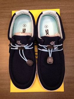 SKONI golf and casual slip on shoes. Women Size 8. Navy.

