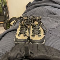 Kids Water Resistant Boots And Gloves 