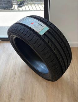 255/45ZR19 Tire