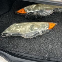 2012 Toyota Camry Headlight Assembly 
