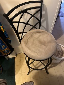 Metal Bar Stool with Cushioned Seat