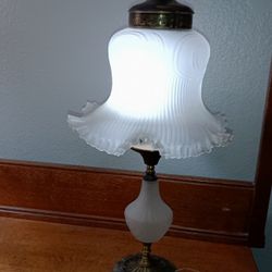 Antique Glass Ruffled Shade Table Lamp 