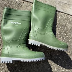 RefrigiWear Wo’s Boots Steel Toe Waterproof Size 7,10 and 14
