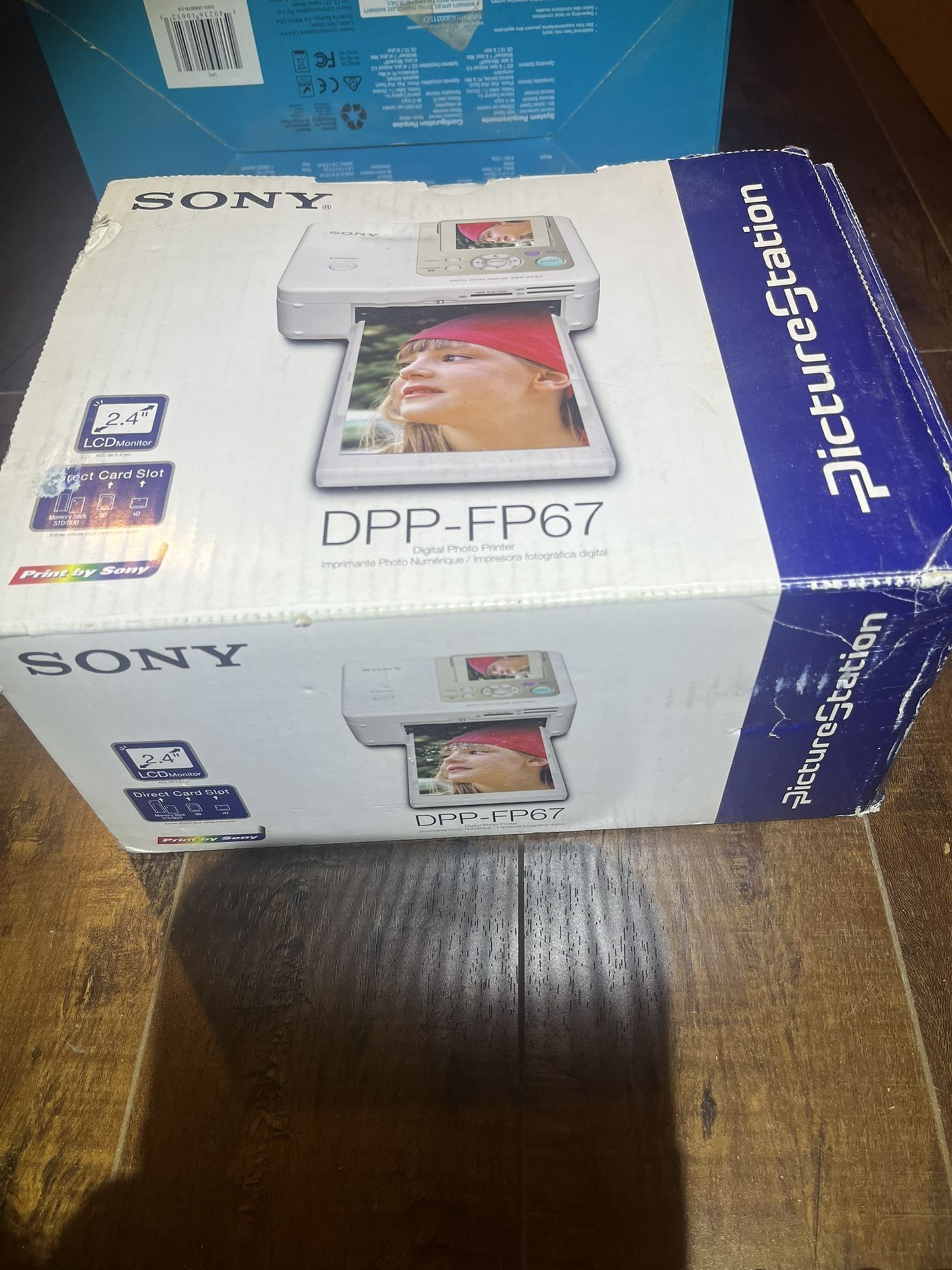 Sony DPP-FP67 Photo Printer: Compact, Convenient & Cable-Free Printing The Sony DPP-FP67 is a stylish and ultra-compact dye-sublimation photo printer