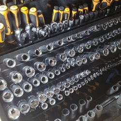 Montezuma Triangle Tool Chest 