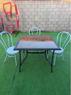 Table and 3 patio chairs metal $80