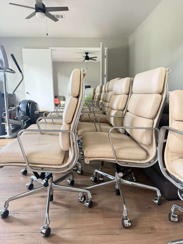 ☘️LIKE NEW!☘️100% AUTHENTIC EAMES SOFT PAD CLOUD ALL GRAIN LEATHER CHAIRS MANAGEMENT & EXECUTIVE HEIGHT PNEUMATIC LIFT ☘️9.5/10 CONDITION ☘️