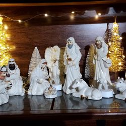 Nativity, porcelain, this is a really beautiful set. It can be lighted.