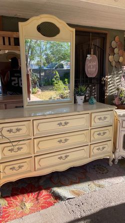 Gorgeous French provincial solid wood dresser whit Mirro