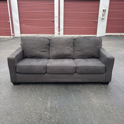 **FREE DELIVERY** Beautiful Modern Grey 3 Seater Couch 