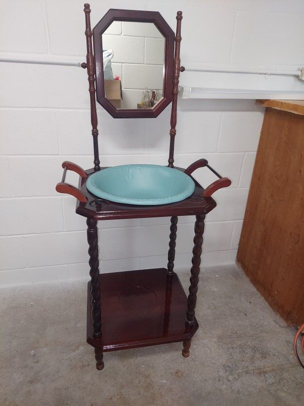 Antique Wash Basin 