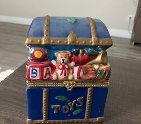 Cracker Barrel Plaid Tidings mechanical motion porcelain music box. 