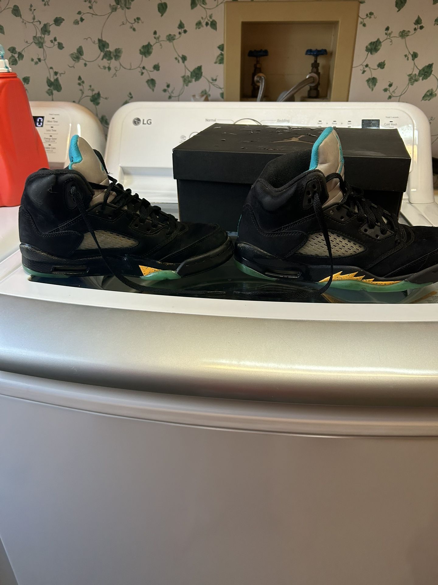 Used Jordan 5 Mid Se