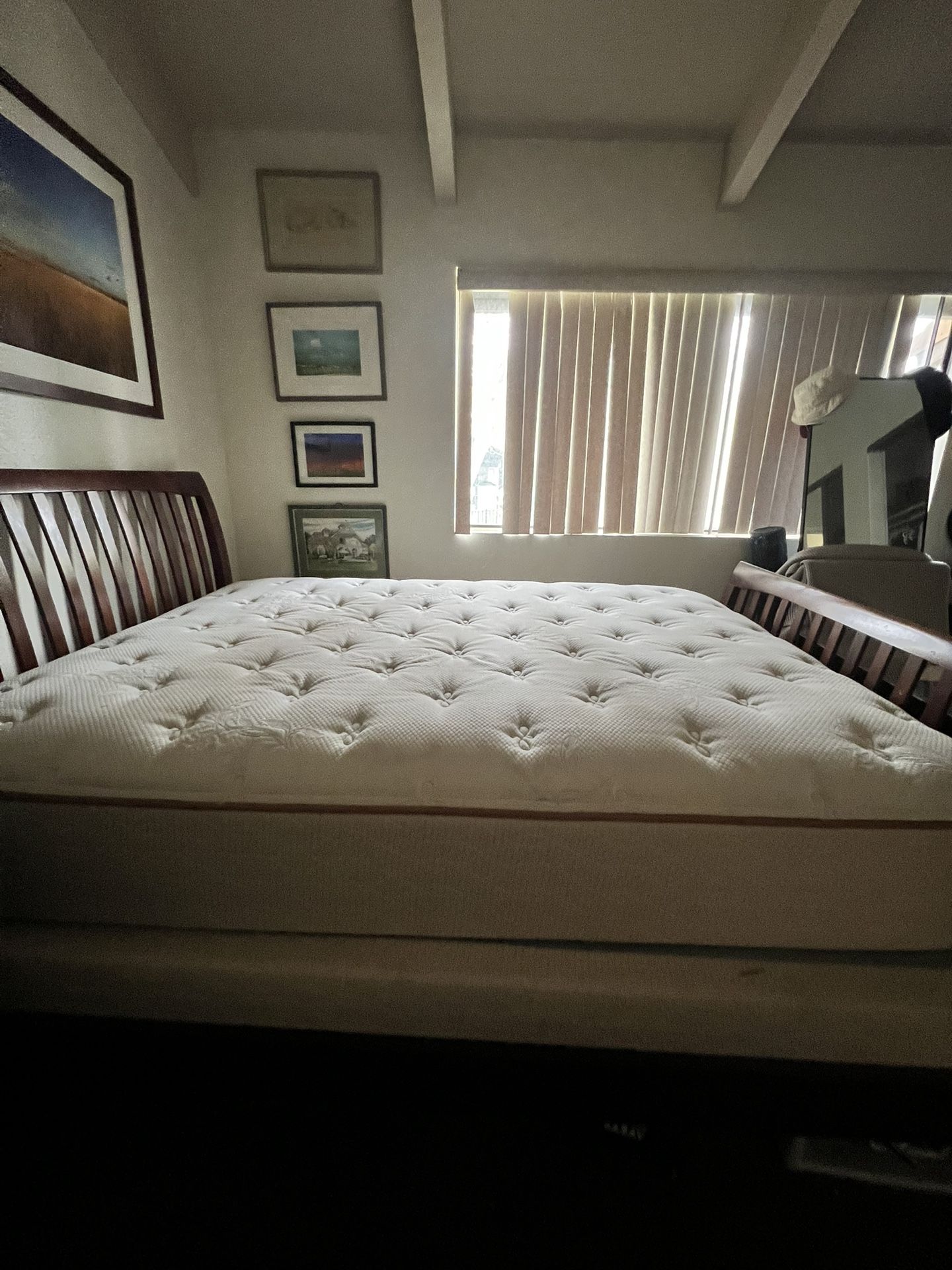 Like New Queen Bed