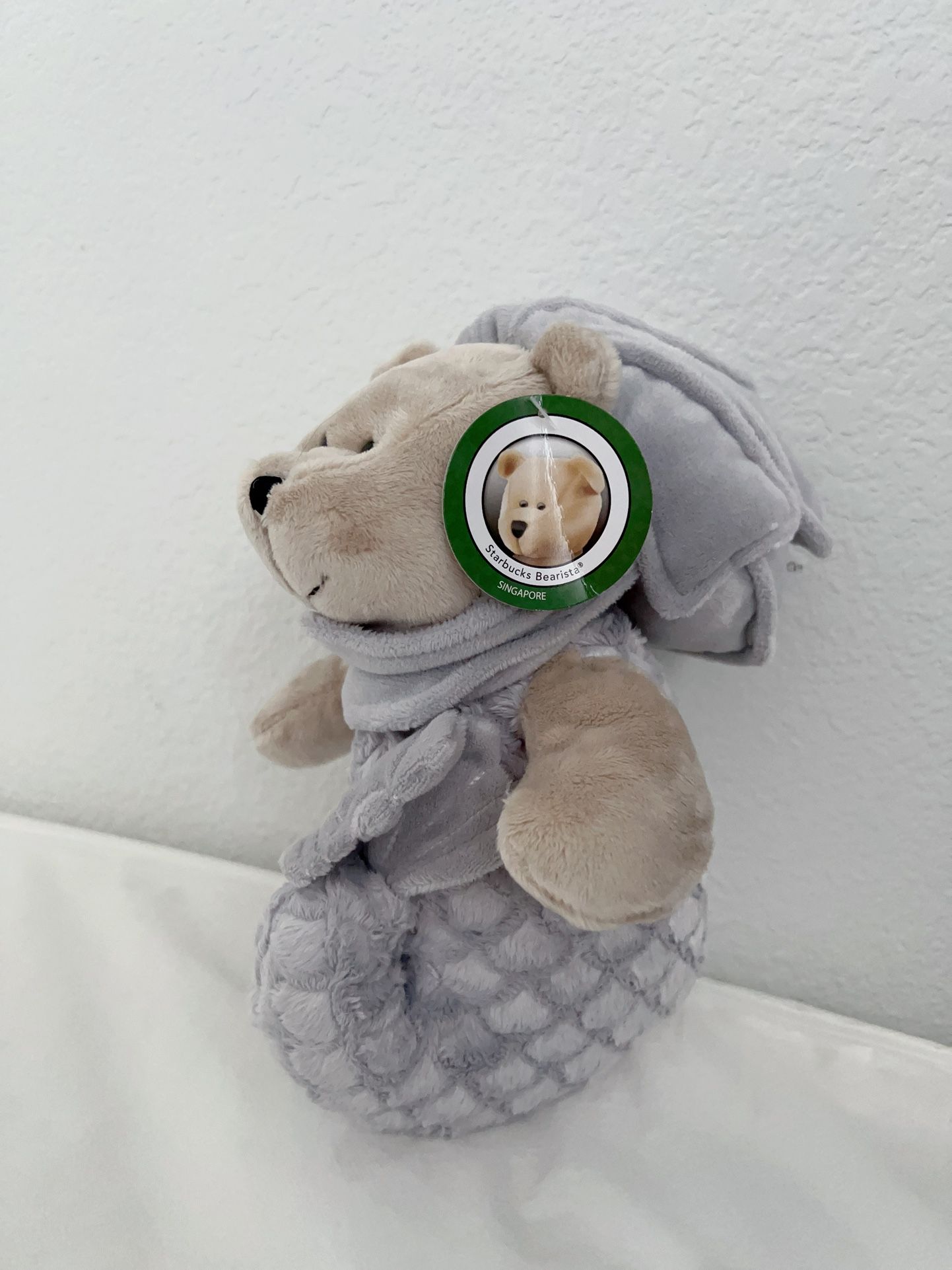 New with tag Starbucks 2017 Bearista Bear Singapore Merlion Plush Stuffed Animal Toy Size is about 8x10x4” Comes from pet free smoke free home 