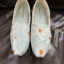 Toms Shoes