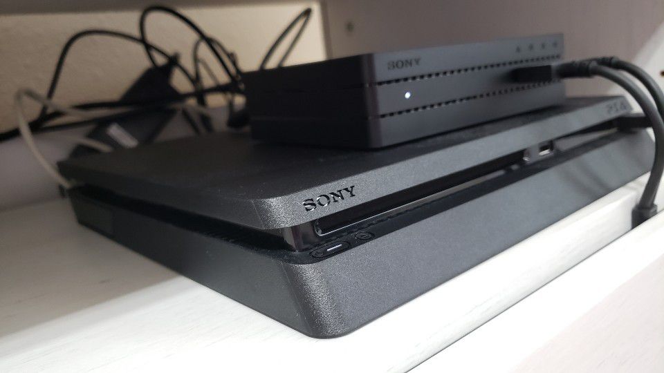 PS4 Slim 1Tb only two months/ Please read(on hold)(Pending pick up)