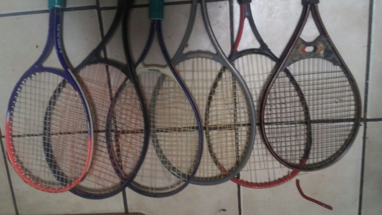 12 tennis rackets