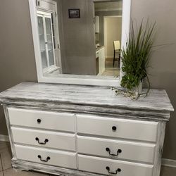 Beautiful Refinished Dresser And Mirror 6 Drawers 