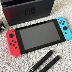 Ninendo Switch 1 - Great Condition