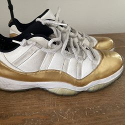 Nike air Jordan 11 Low gold and White