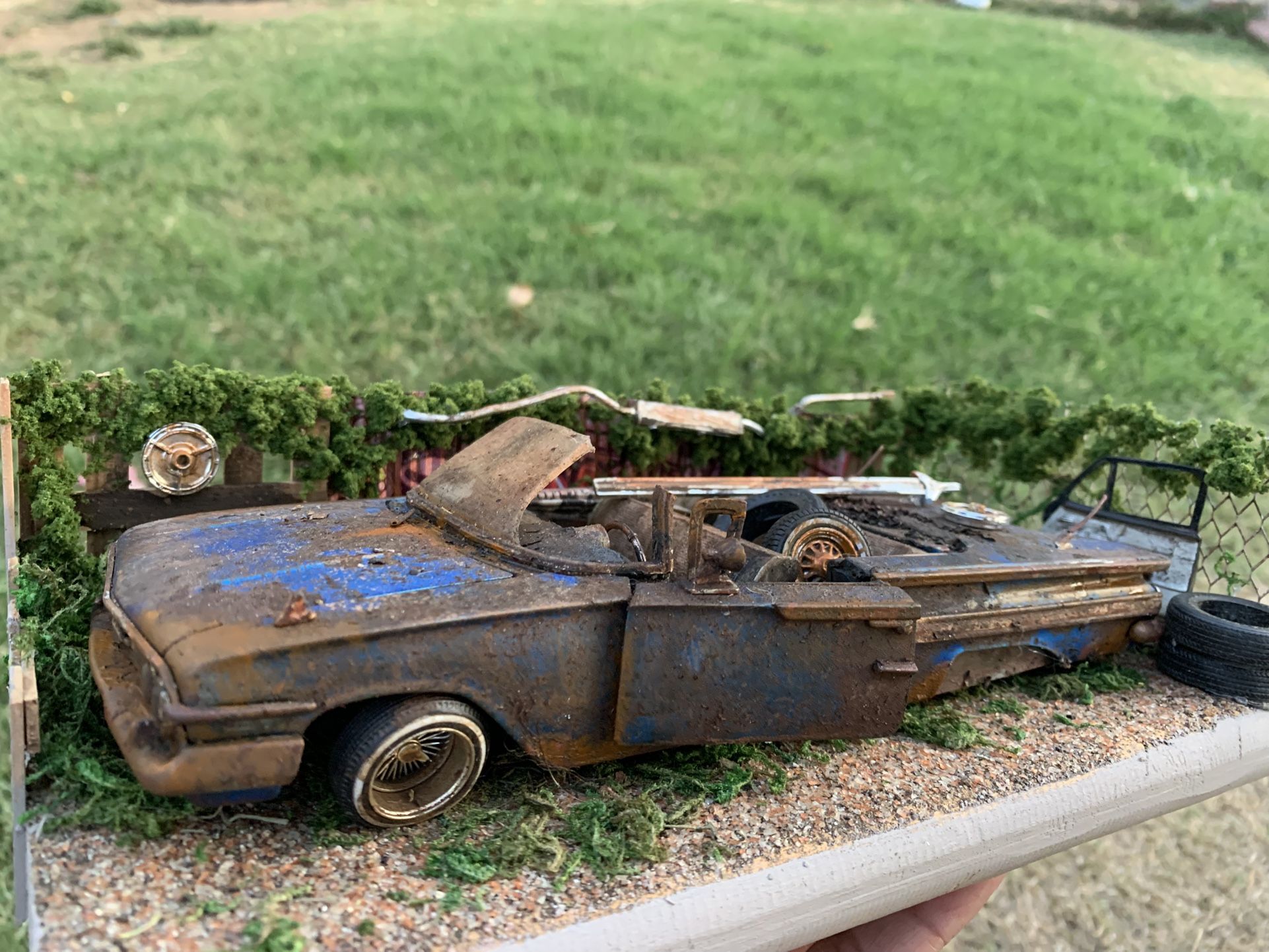 Junk Car Lowrider Diorama 1/24 Scale