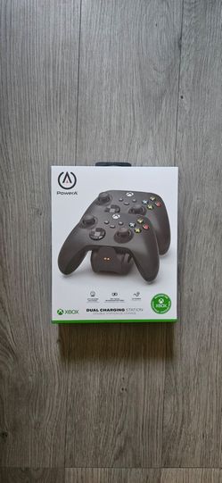 Xbox one dual charging station with 2 1100mah rechargeable batteries (NEW)