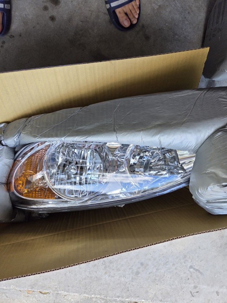 04 Toyota Camry XLE Brand New Eagle Eyes Headlights