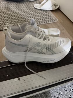 ASICS Megablast - Men's 9.5 (Only 50 miles)