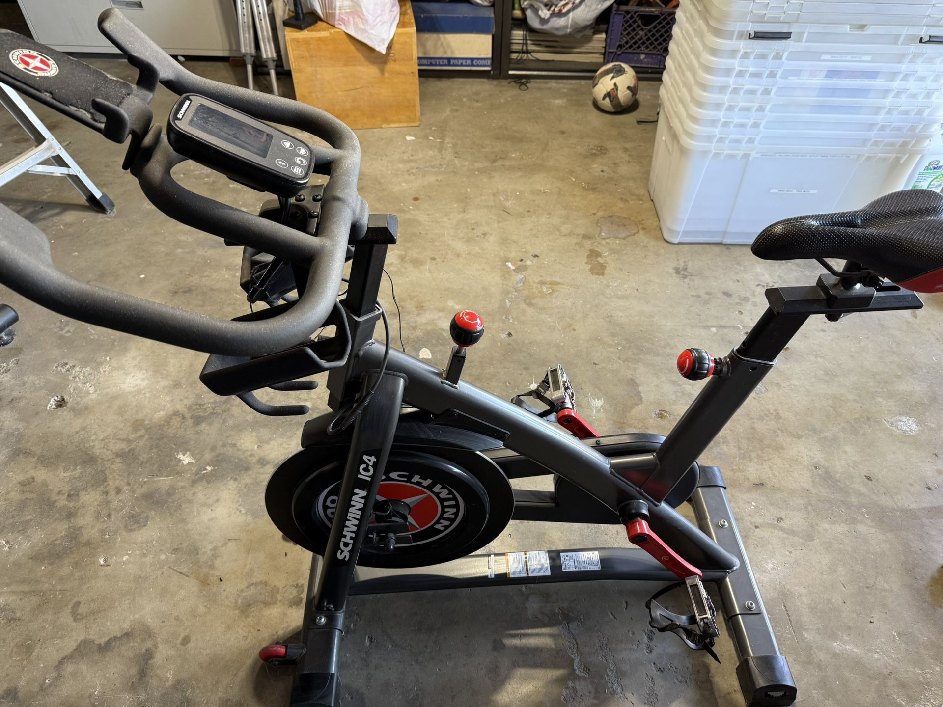  Schwinn IC4 Indoor Cycling Bike