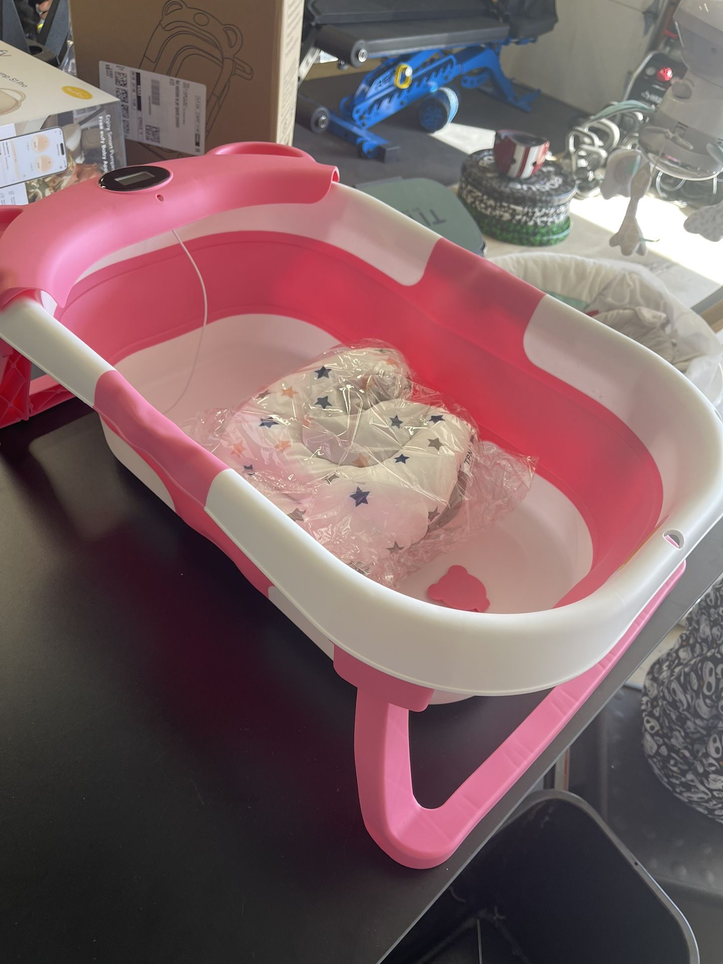 Brand New Collapsible Baby Bathtub With The Thermometer- Pink
