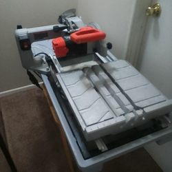 7 In" Diamondback Wet Saw For Cutting Tile 