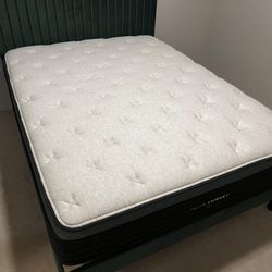 Queen Mattress - Helix $400