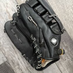 Nike Left Handed Baseball Globe 