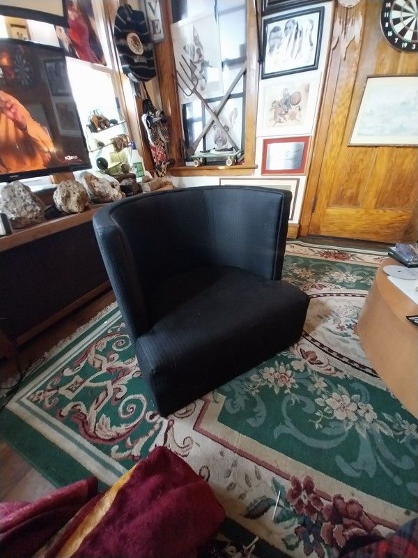 BLACK CORNER CHAIR