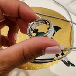 OURA RING GEN 4- Size 9 - Only Used One Month 