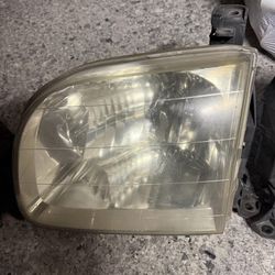 04-06 Toyota Tundra head lamps headlights
