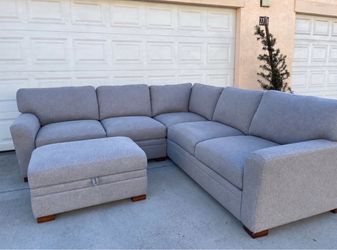 Thomasville Langdon Fabric Sectional with Storage Ottoman.