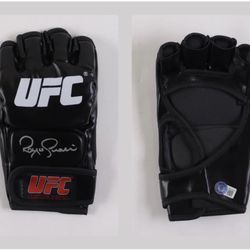 UFC glove has been hand-signed by Royce Gracie (HOF) $150 *negotiable*