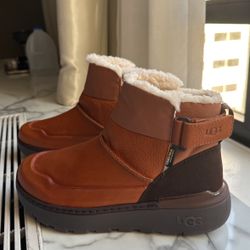 UGG 