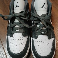 White/black Iron-grey Air Jordan 1 Low (GS)