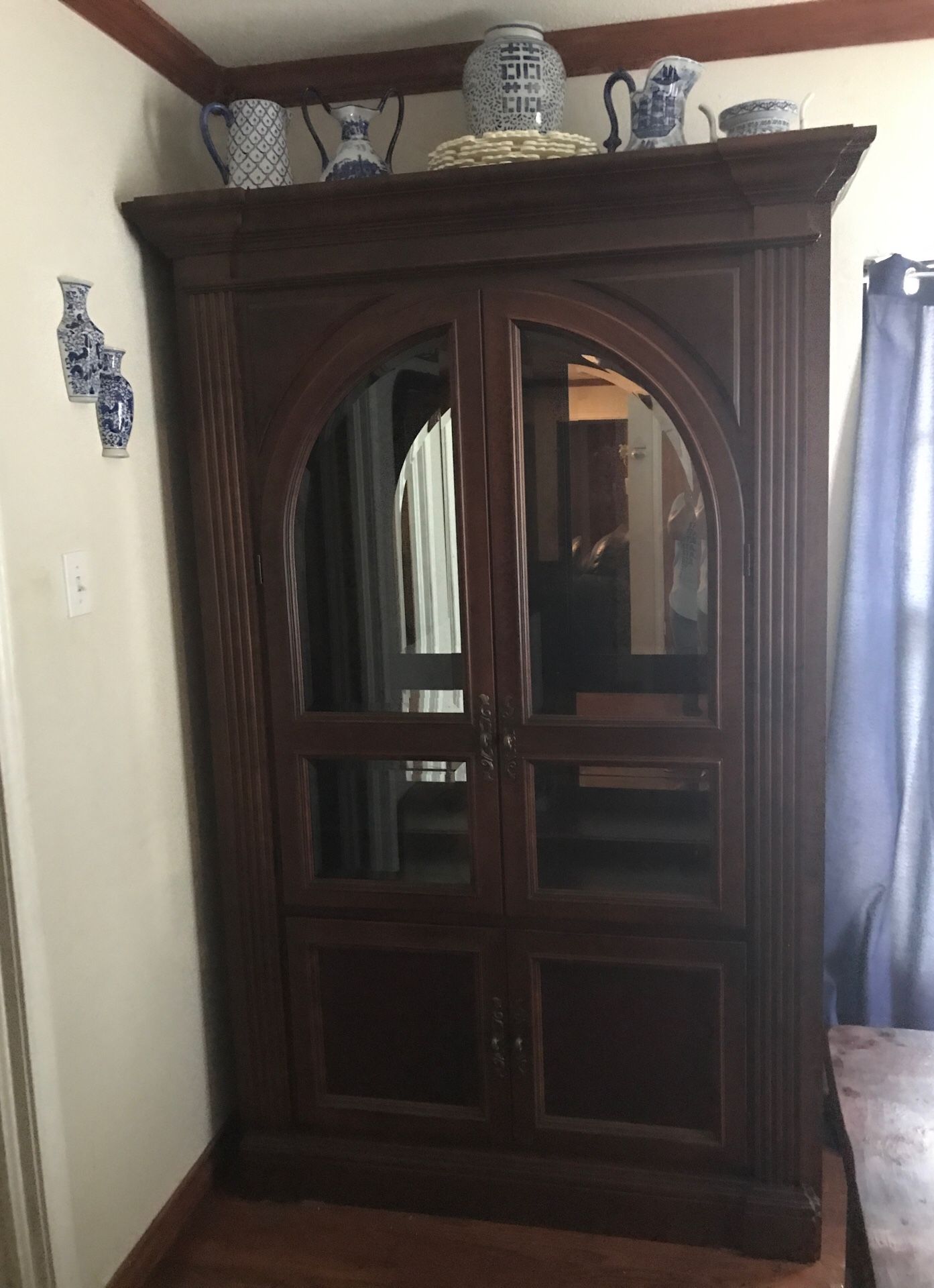 China Cabinet FREE ( first come first serve) it’s still here