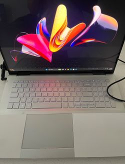Dell  17 screen Intel 7  512gb ssd 8gb WiFi 6 nvidia mx350