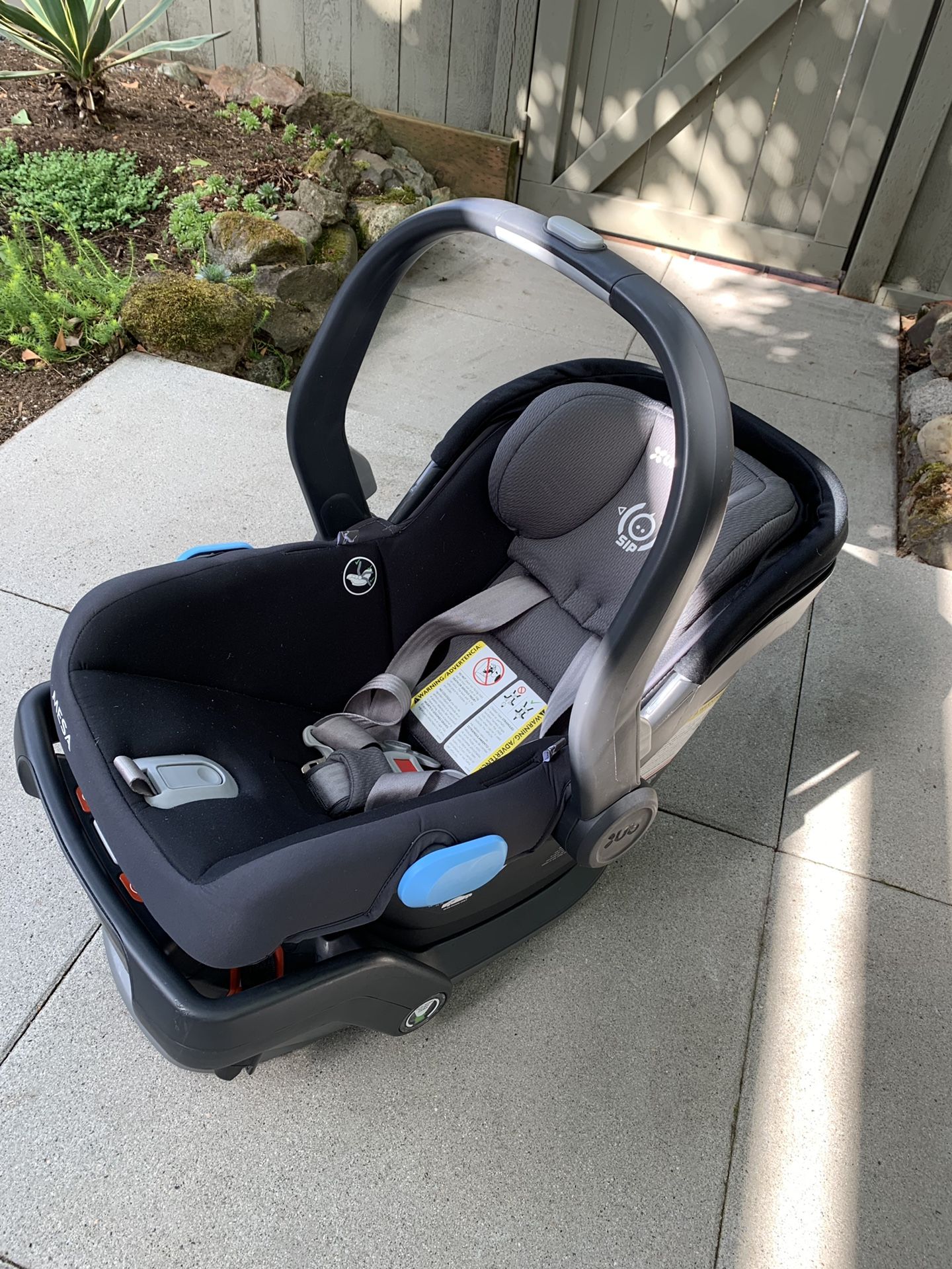 Uppababy Mesa Car seat with Base