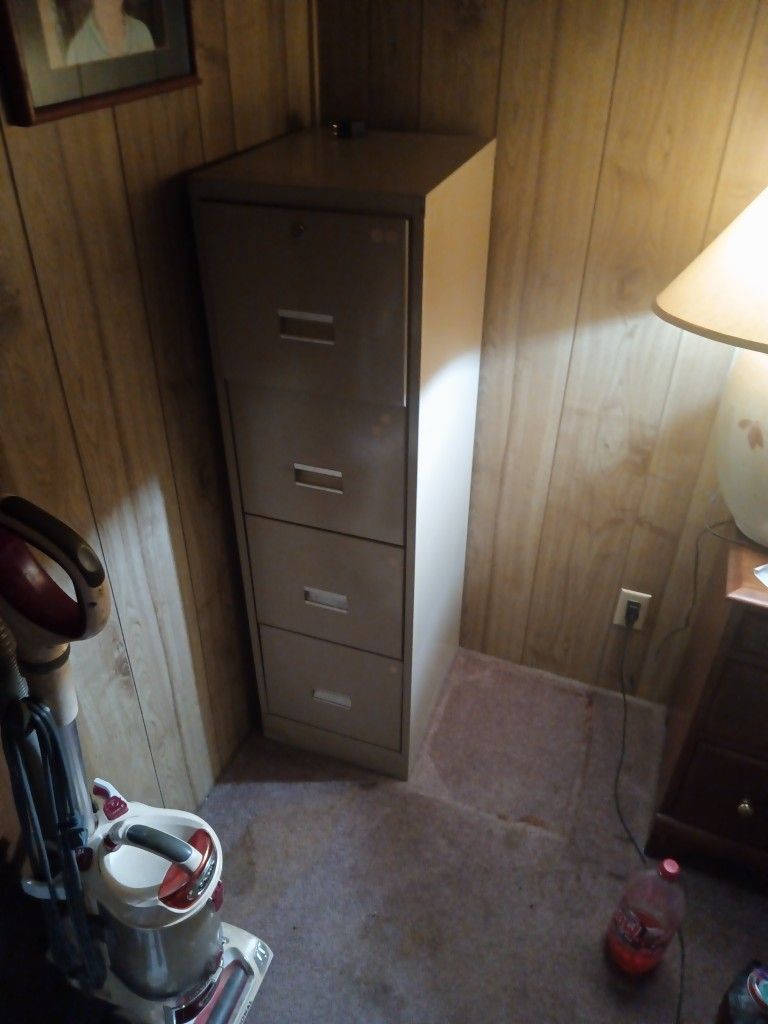 Metal Filing Cabinets 